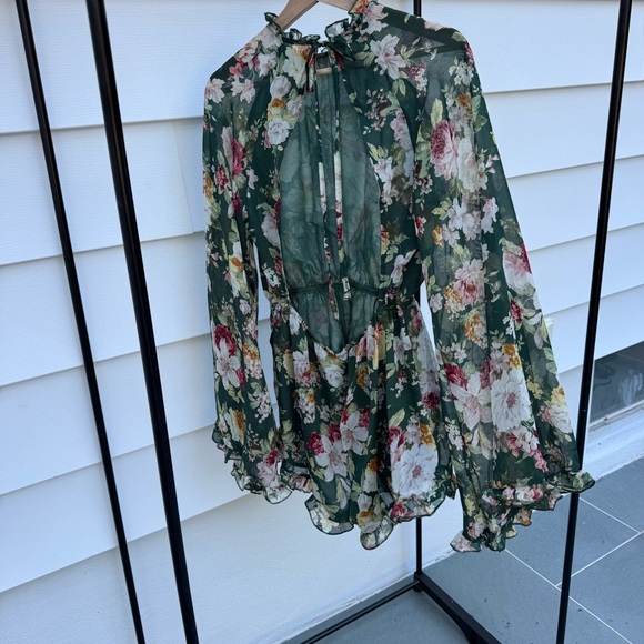 Backless romper size small - Picture 4 of 8